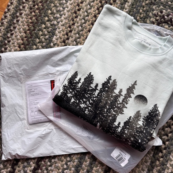 Taylor Swift Evermore Ivy House of Stone Crewneck Medium - Picture 2 of 7